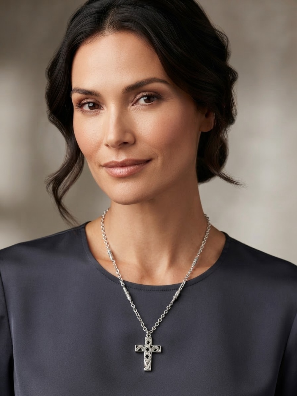 Fashion Silver tone Filigree Cross Necklace